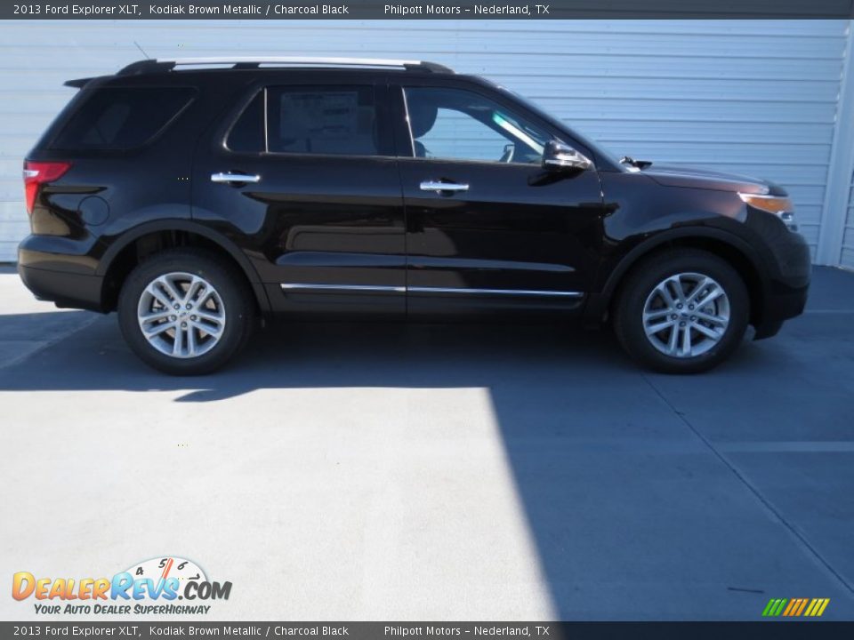 2013 Ford Explorer XLT Kodiak Brown Metallic / Charcoal Black Photo #2