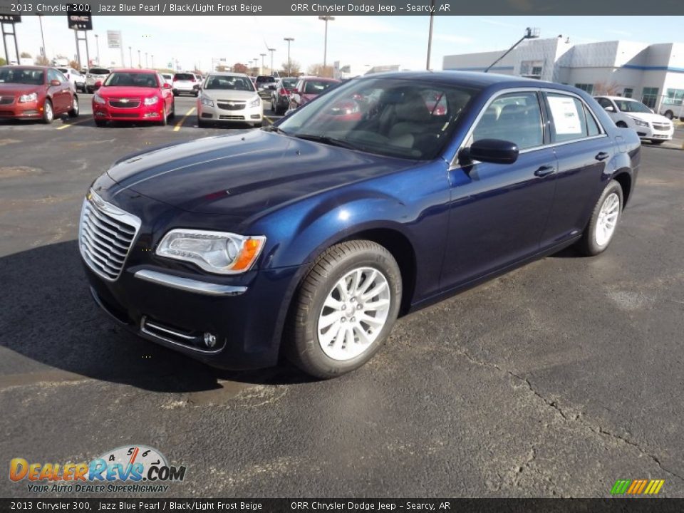 Front 3/4 View of 2013 Chrysler 300  Photo #1