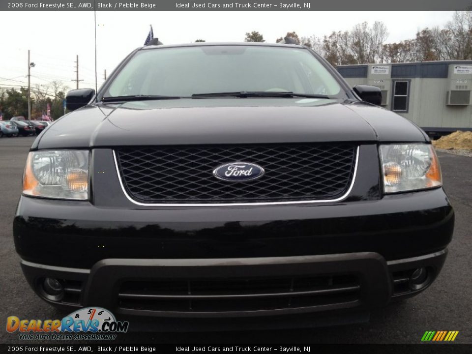 2006 Ford Freestyle SEL AWD Black / Pebble Beige Photo #2