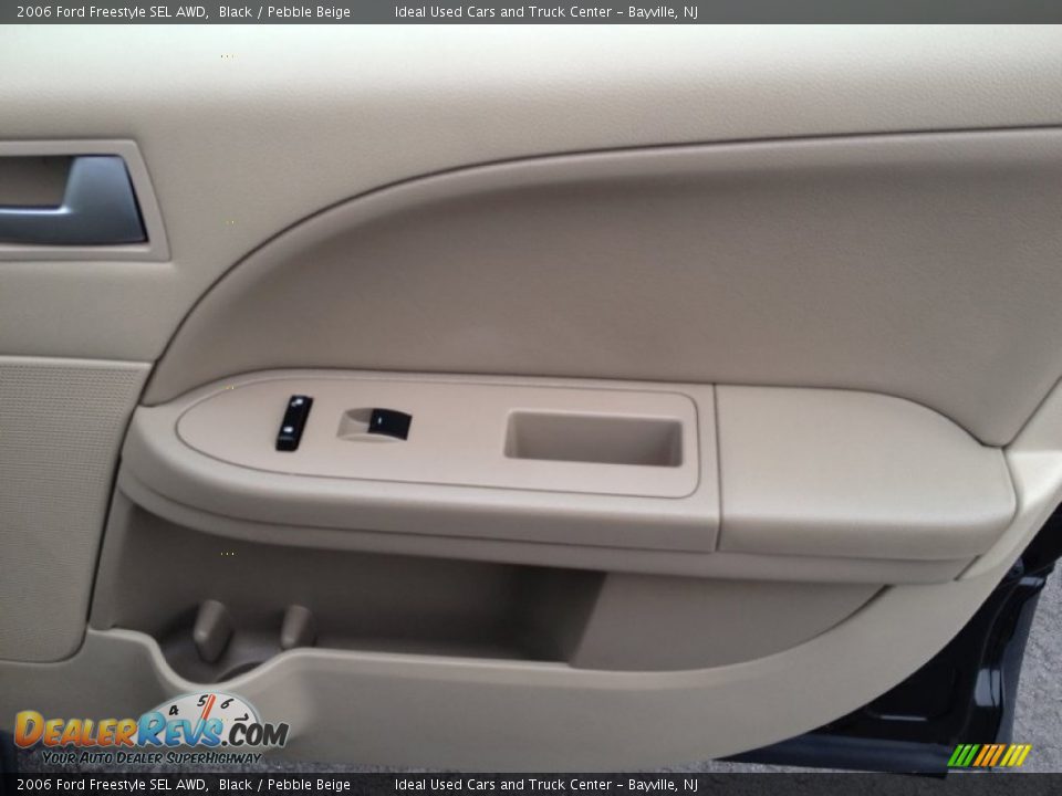 2006 Ford Freestyle SEL AWD Black / Pebble Beige Photo #7