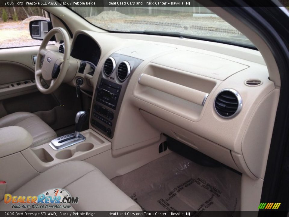 2006 Ford Freestyle SEL AWD Black / Pebble Beige Photo #8