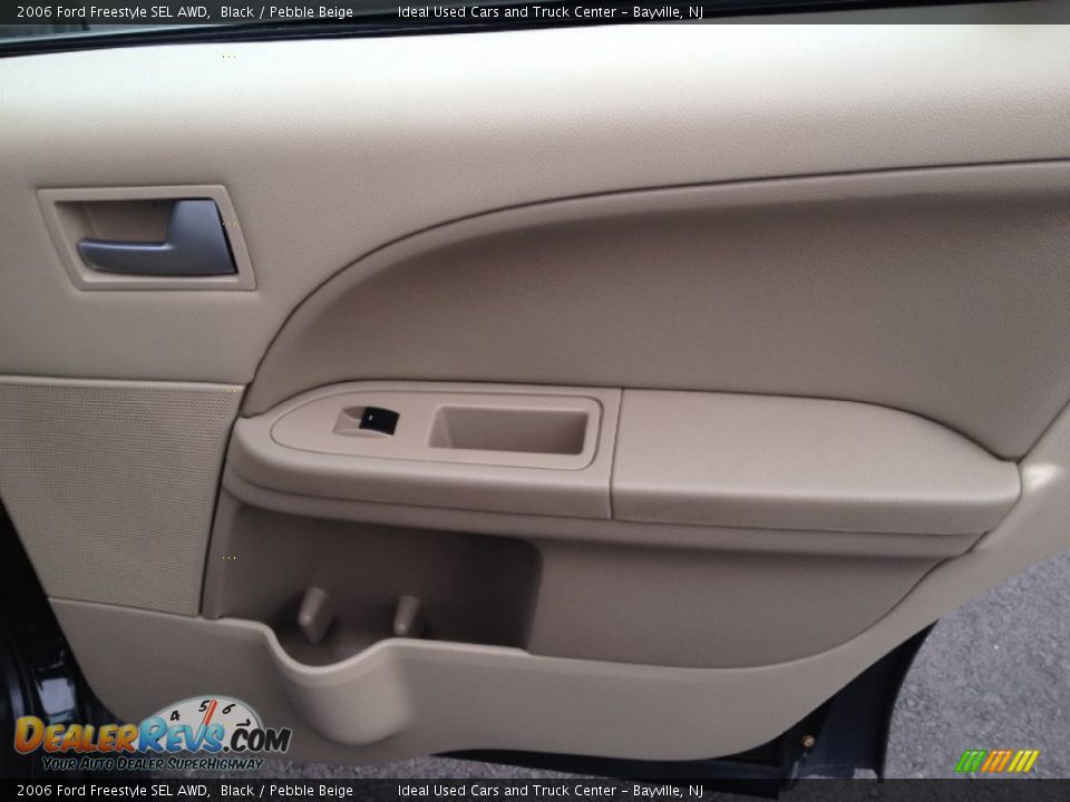 2006 Ford Freestyle SEL AWD Black / Pebble Beige Photo #10