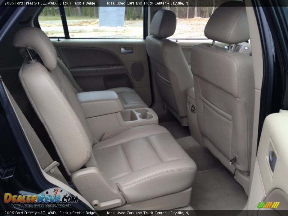 2006 Ford Freestyle SEL AWD Black / Pebble Beige Photo #11