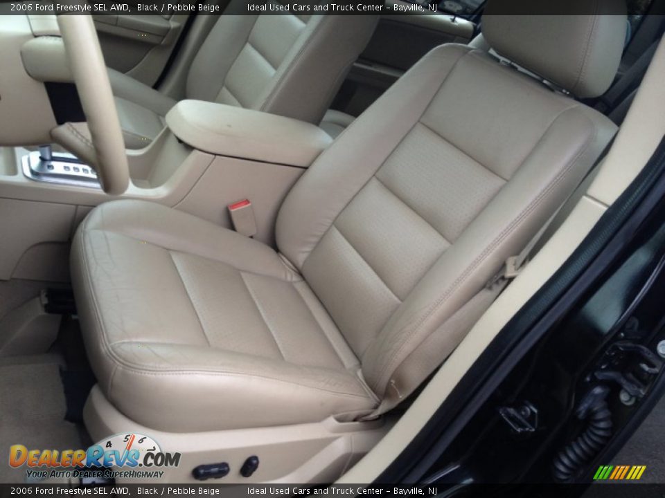 2006 Ford Freestyle SEL AWD Black / Pebble Beige Photo #24