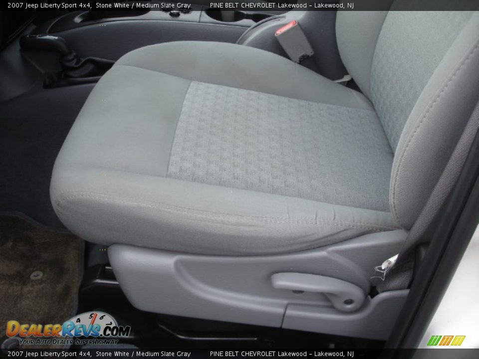 2007 Jeep Liberty Sport 4x4 Stone White / Medium Slate Gray Photo #10