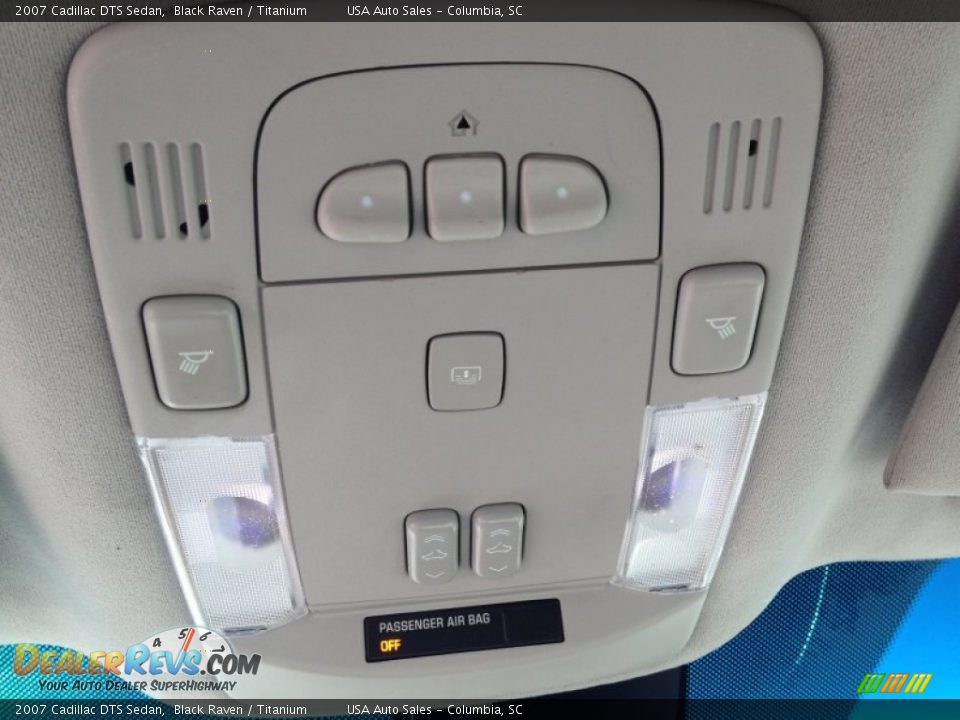 Controls of 2007 Cadillac DTS Sedan Photo #27