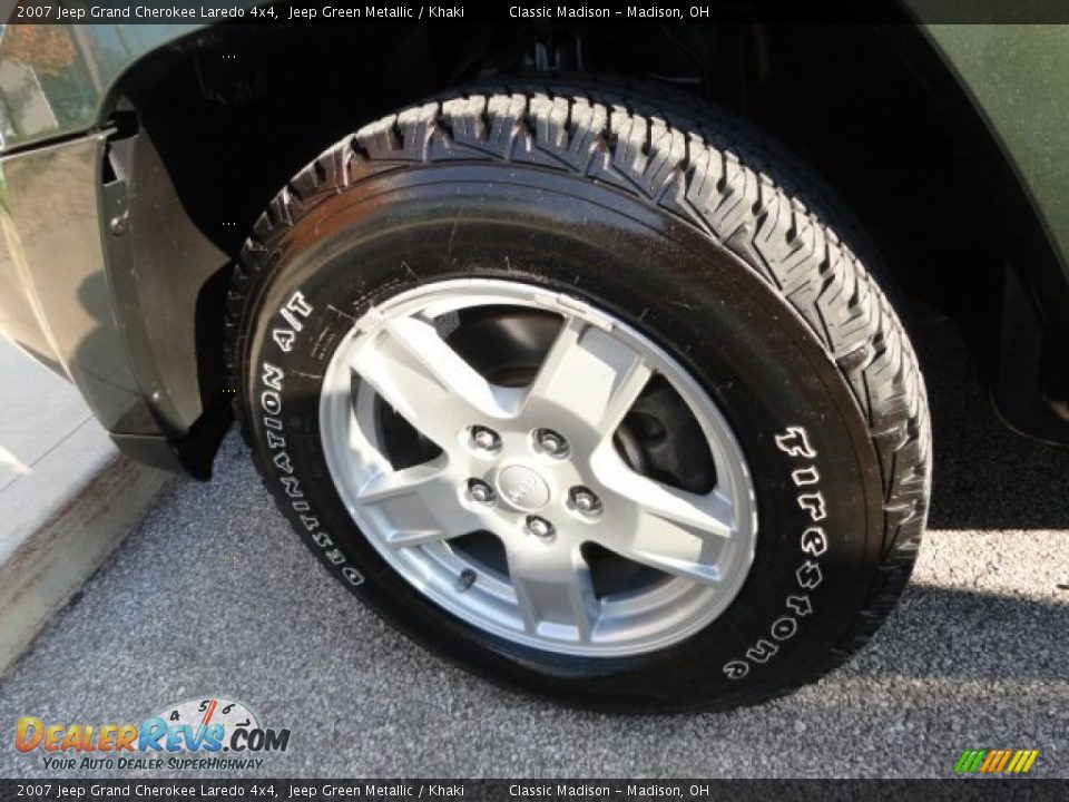 2007 Jeep Grand Cherokee Laredo 4x4 Jeep Green Metallic / Khaki Photo #2
