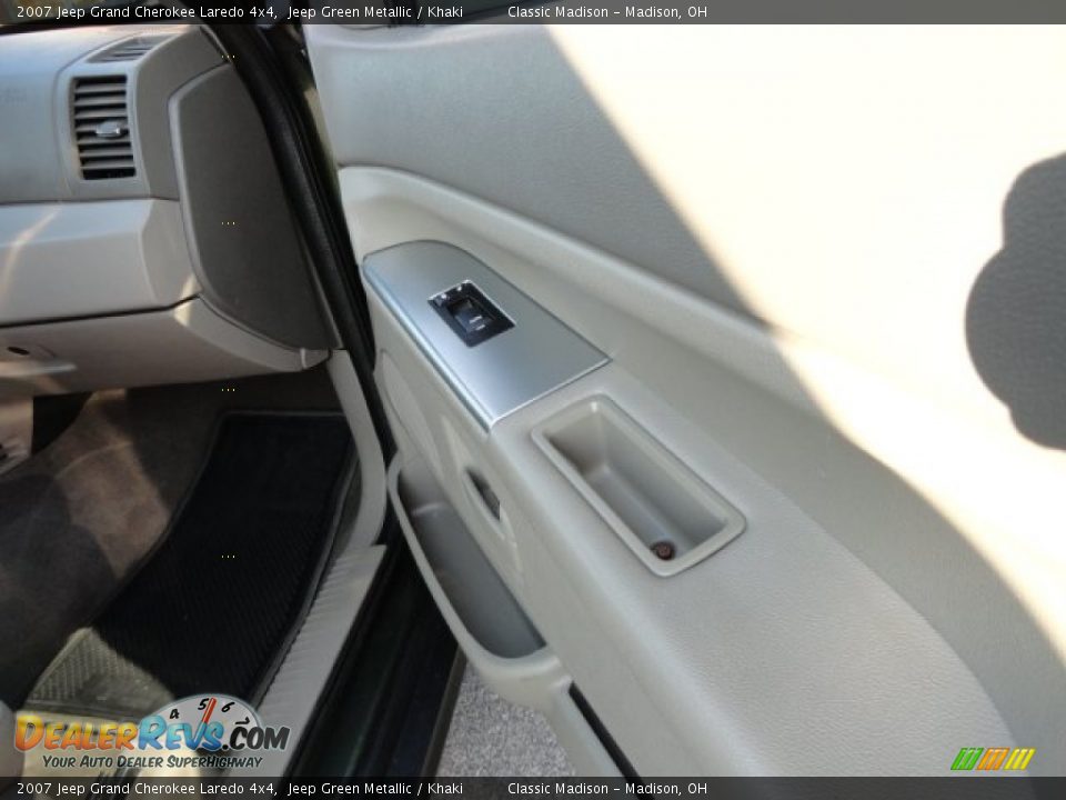 2007 Jeep Grand Cherokee Laredo 4x4 Jeep Green Metallic / Khaki Photo #10
