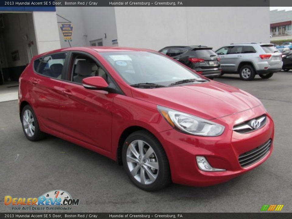 2013 Hyundai Accent SE 5 Door Boston Red / Gray Photo #3