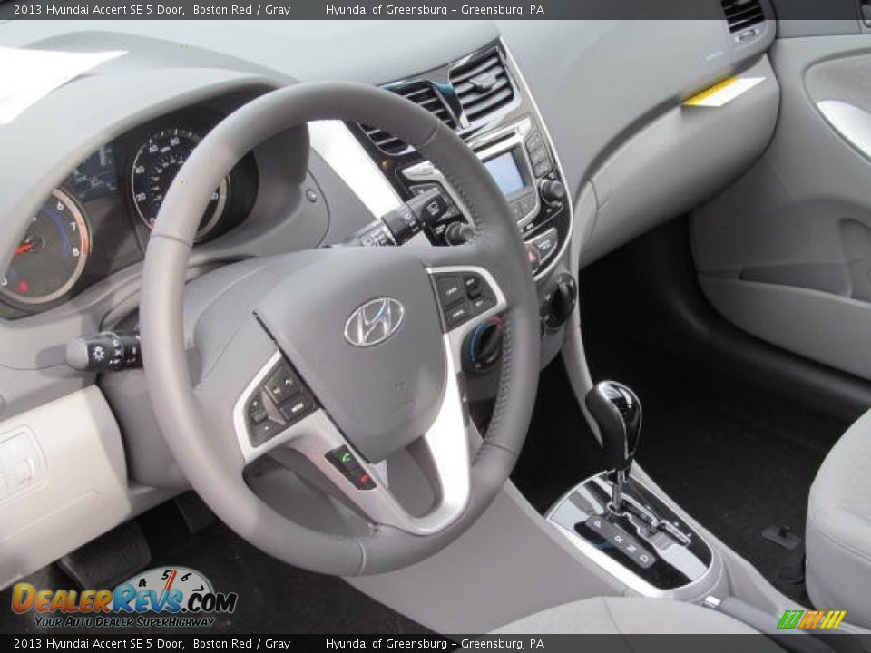 2013 Hyundai Accent SE 5 Door Boston Red / Gray Photo #5