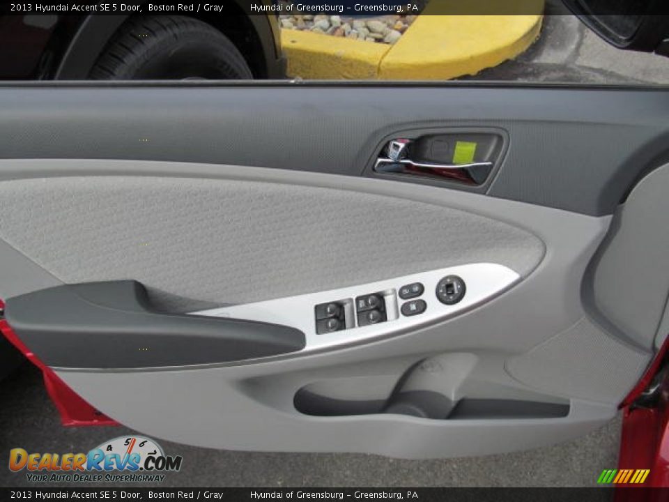 2013 Hyundai Accent SE 5 Door Boston Red / Gray Photo #6