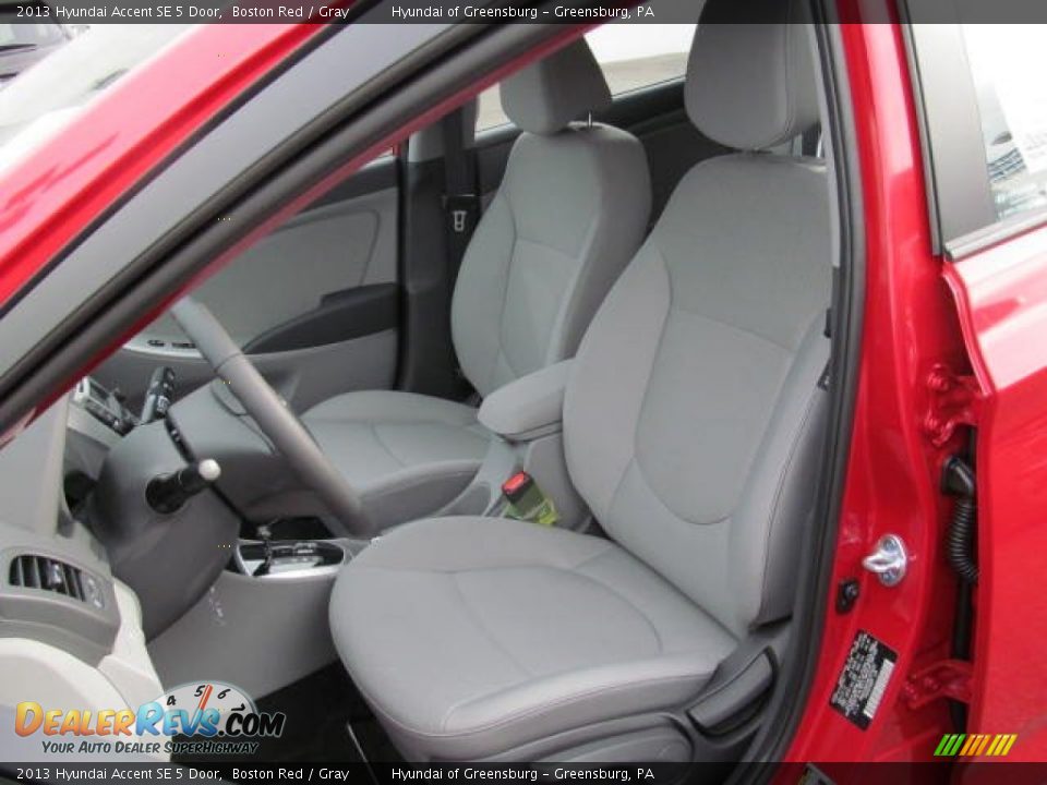 2013 Hyundai Accent SE 5 Door Boston Red / Gray Photo #7