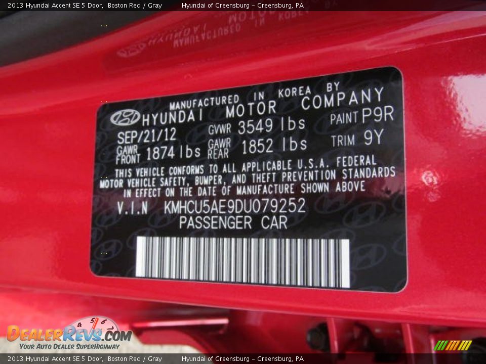 2013 Hyundai Accent SE 5 Door Boston Red / Gray Photo #10