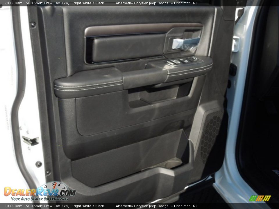 2013 Ram 1500 Sport Crew Cab 4x4 Bright White / Black Photo #10