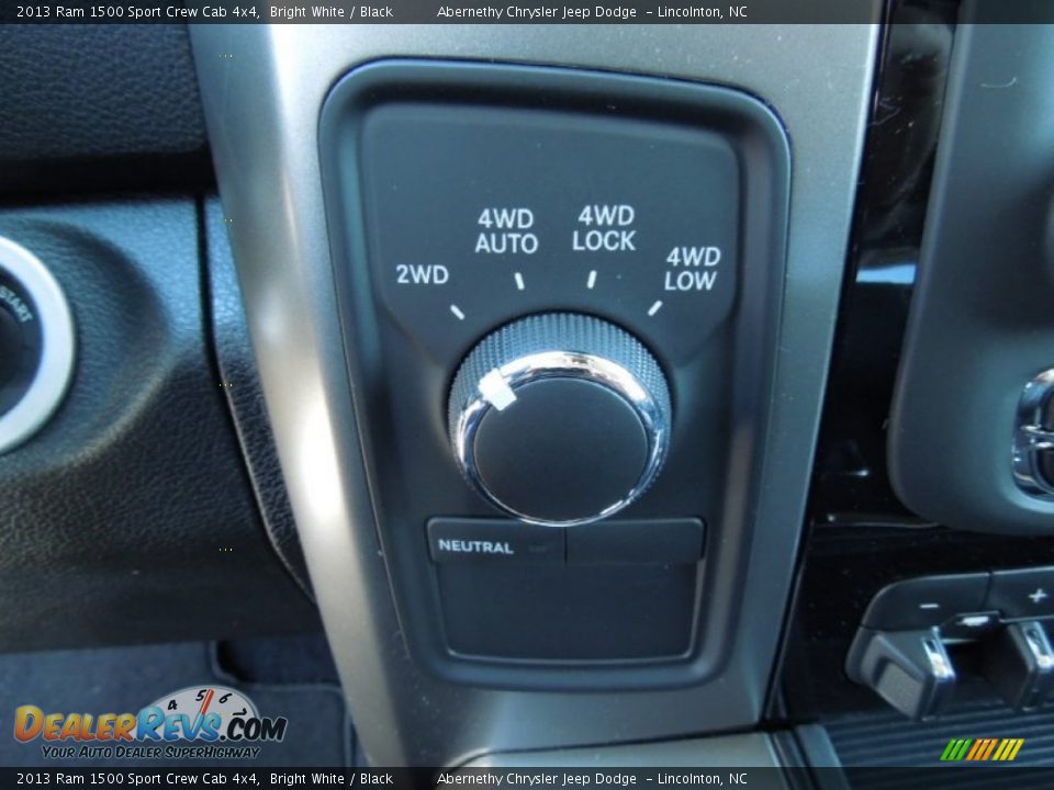 2013 Ram 1500 Sport Crew Cab 4x4 Bright White / Black Photo #13