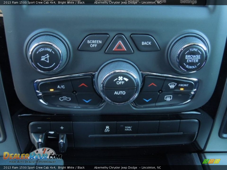 2013 Ram 1500 Sport Crew Cab 4x4 Bright White / Black Photo #14