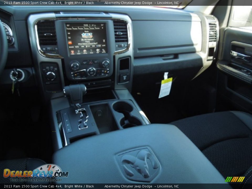 2013 Ram 1500 Sport Crew Cab 4x4 Bright White / Black Photo #20