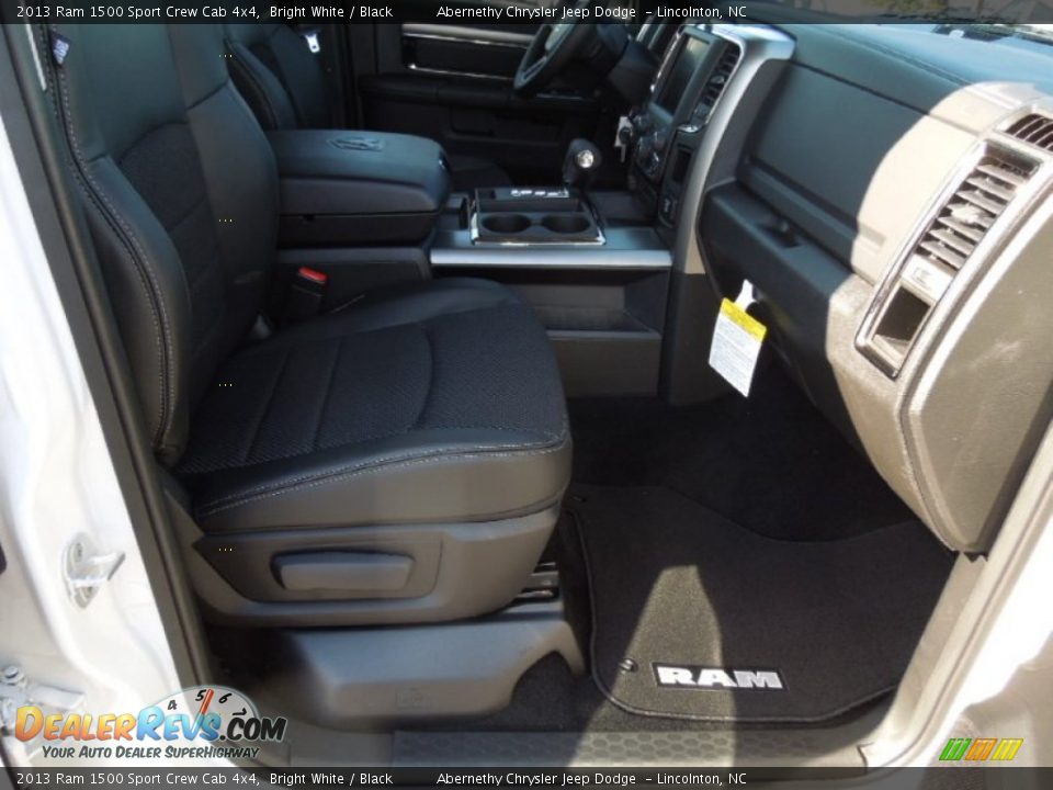 2013 Ram 1500 Sport Crew Cab 4x4 Bright White / Black Photo #23