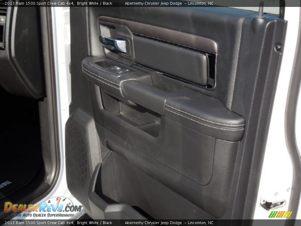 2013 Ram 1500 Sport Crew Cab 4x4 Bright White / Black Photo #25