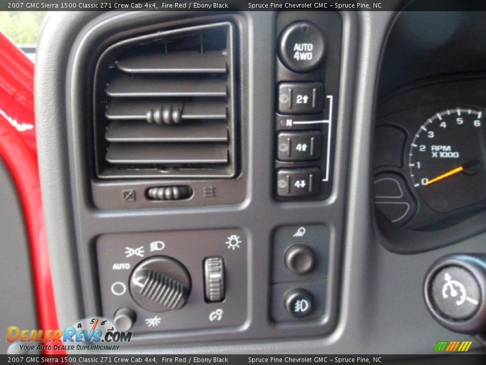 2007 GMC Sierra 1500 Classic Z71 Crew Cab 4x4 Fire Red / Ebony Black Photo #18