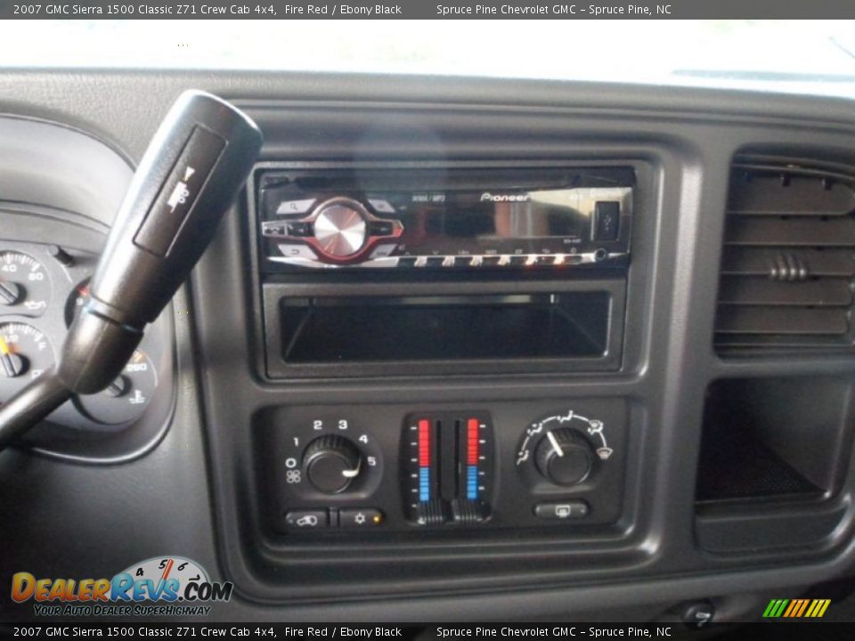 2007 GMC Sierra 1500 Classic Z71 Crew Cab 4x4 Fire Red / Ebony Black Photo #21