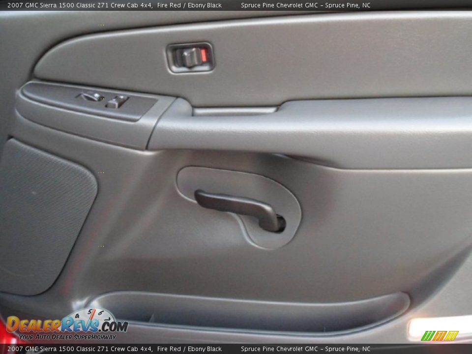 2007 GMC Sierra 1500 Classic Z71 Crew Cab 4x4 Fire Red / Ebony Black Photo #30