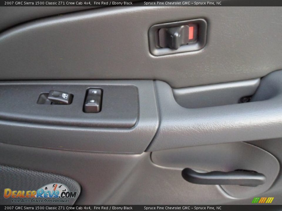 2007 GMC Sierra 1500 Classic Z71 Crew Cab 4x4 Fire Red / Ebony Black Photo #31