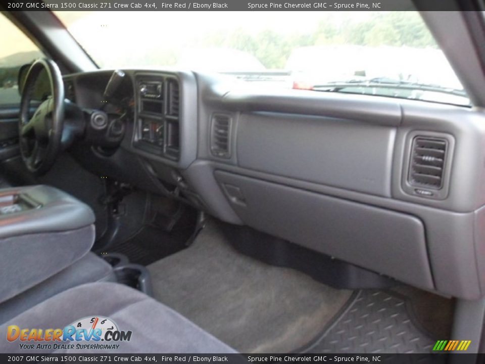 2007 GMC Sierra 1500 Classic Z71 Crew Cab 4x4 Fire Red / Ebony Black Photo #34