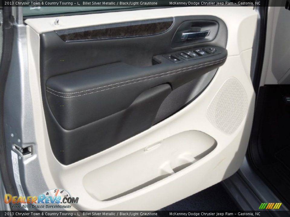 2013 Chrysler Town & Country Touring - L Billet Silver Metallic / Black/Light Graystone Photo #10