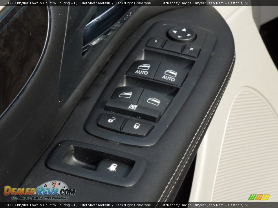 2013 Chrysler Town & Country Touring - L Billet Silver Metallic / Black/Light Graystone Photo #11