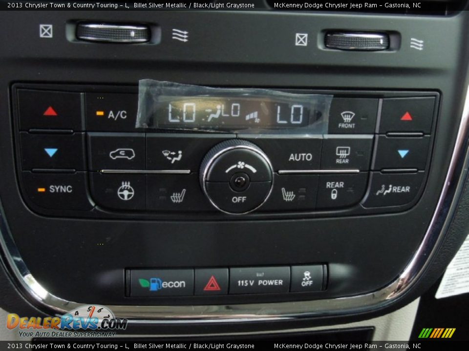 Controls of 2013 Chrysler Town & Country Touring - L Photo #13