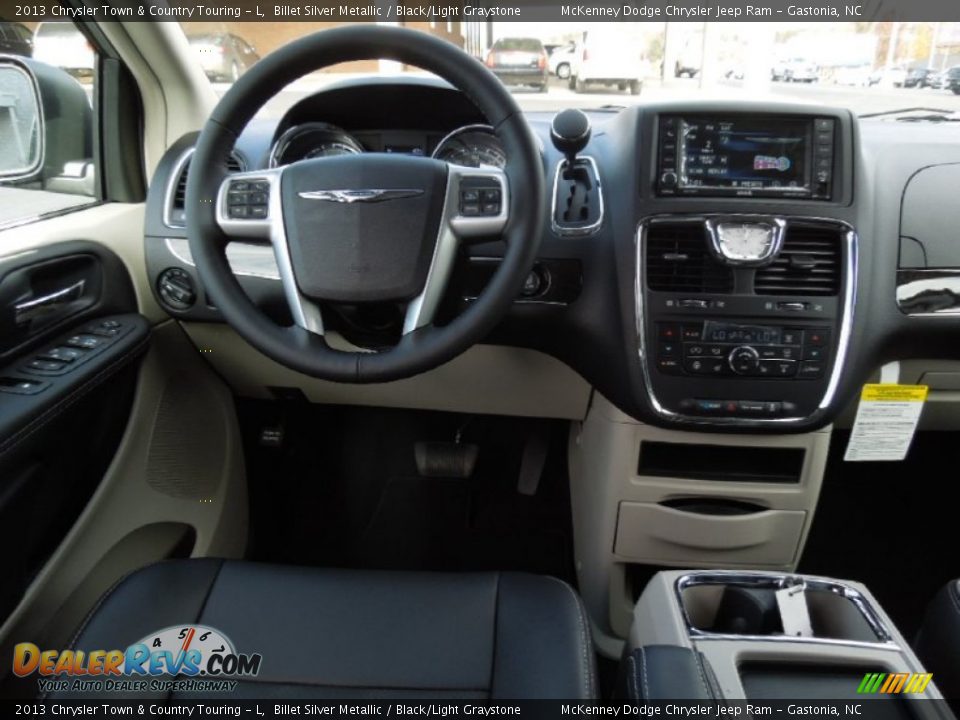 Dashboard of 2013 Chrysler Town & Country Touring - L Photo #22