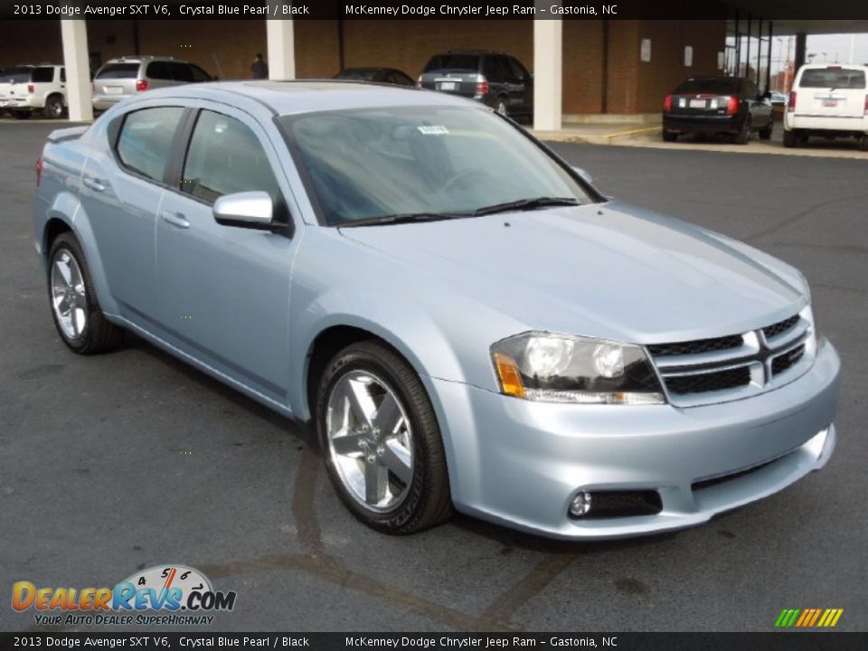 Front 3/4 View of 2013 Dodge Avenger SXT V6 Photo #1