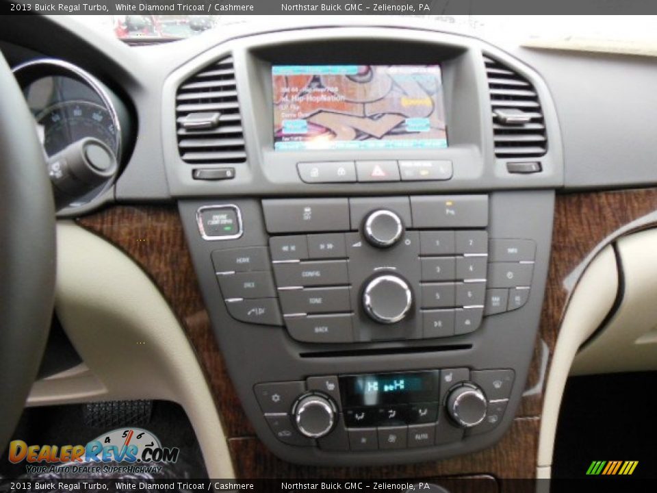 2013 Buick Regal Turbo White Diamond Tricoat / Cashmere Photo #16