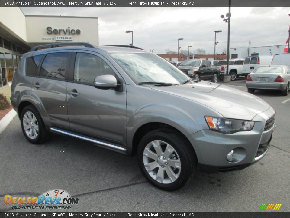 Front 3/4 View of 2013 Mitsubishi Outlander SE AWD Photo #7
