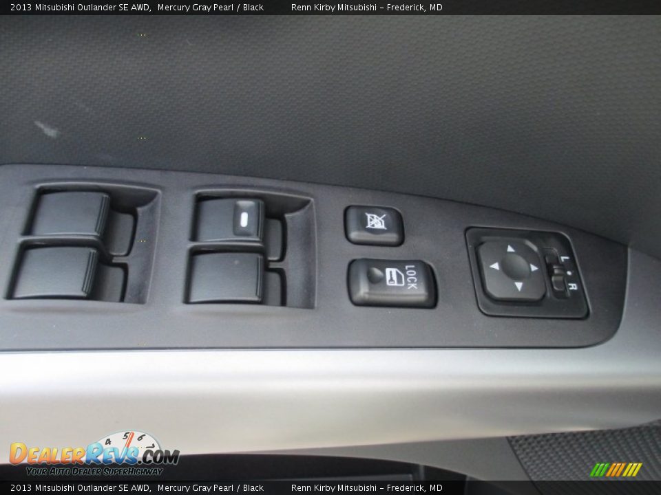 Controls of 2013 Mitsubishi Outlander SE AWD Photo #11