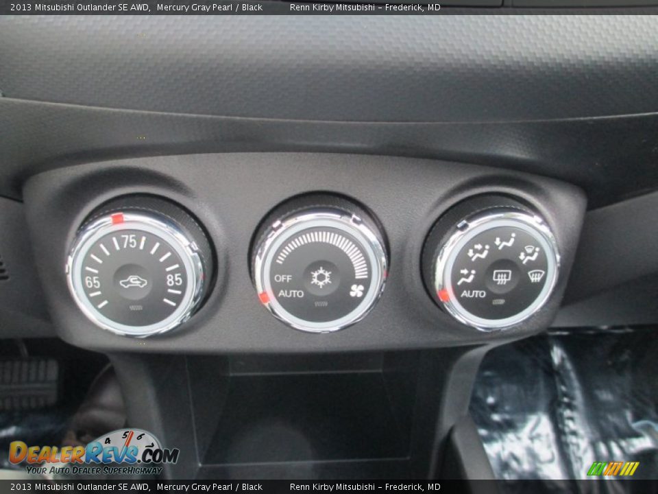 Controls of 2013 Mitsubishi Outlander SE AWD Photo #15