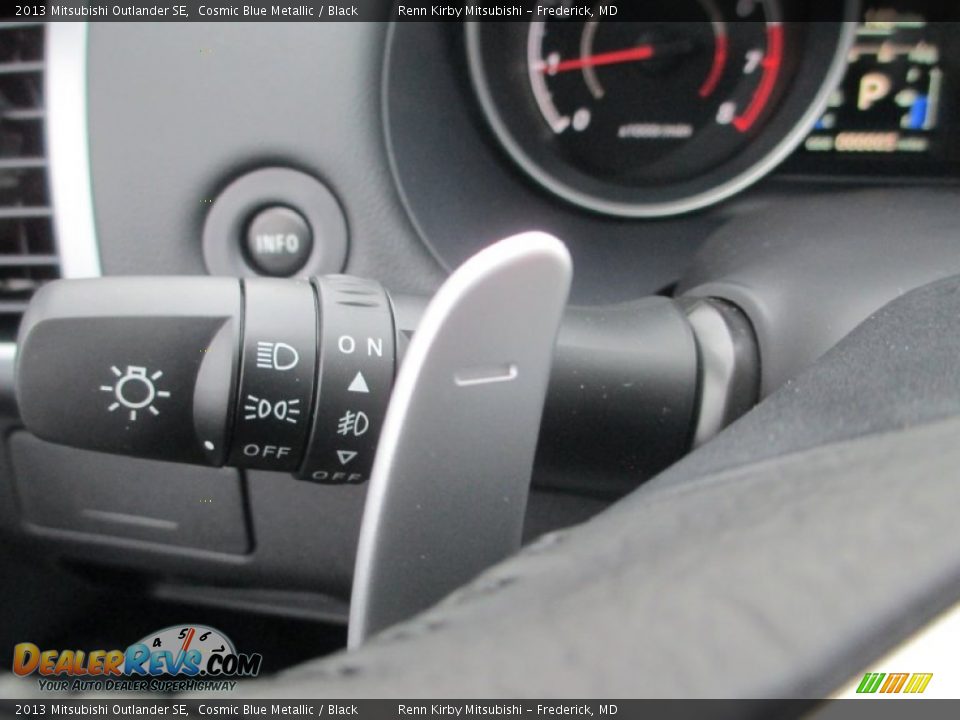 Controls of 2013 Mitsubishi Outlander SE Photo #13