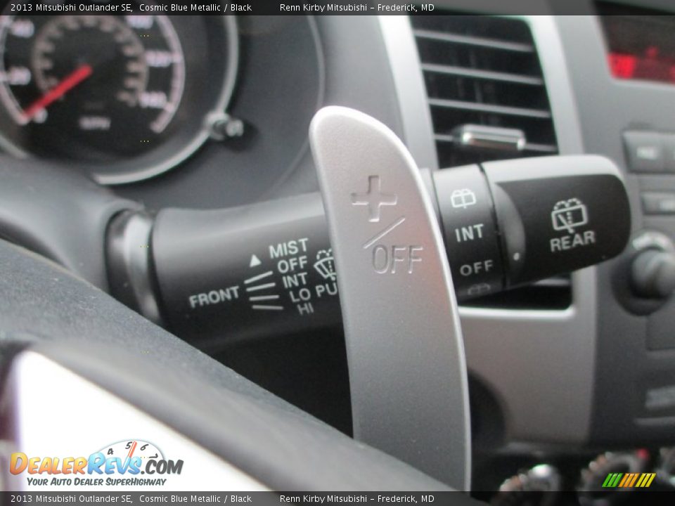 Controls of 2013 Mitsubishi Outlander SE Photo #16
