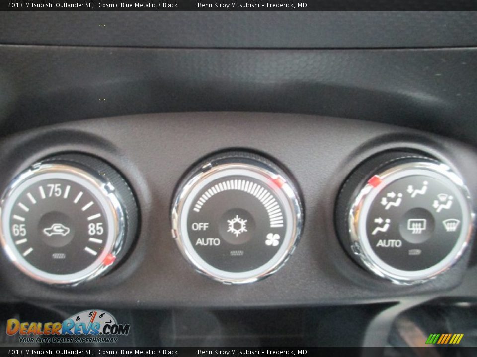 Controls of 2013 Mitsubishi Outlander SE Photo #18