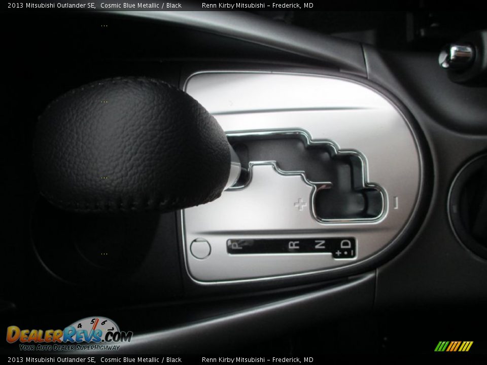2013 Mitsubishi Outlander SE Cosmic Blue Metallic / Black Photo #19