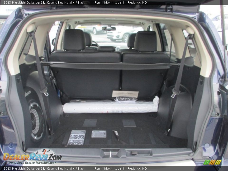 2013 Mitsubishi Outlander SE Trunk Photo #22