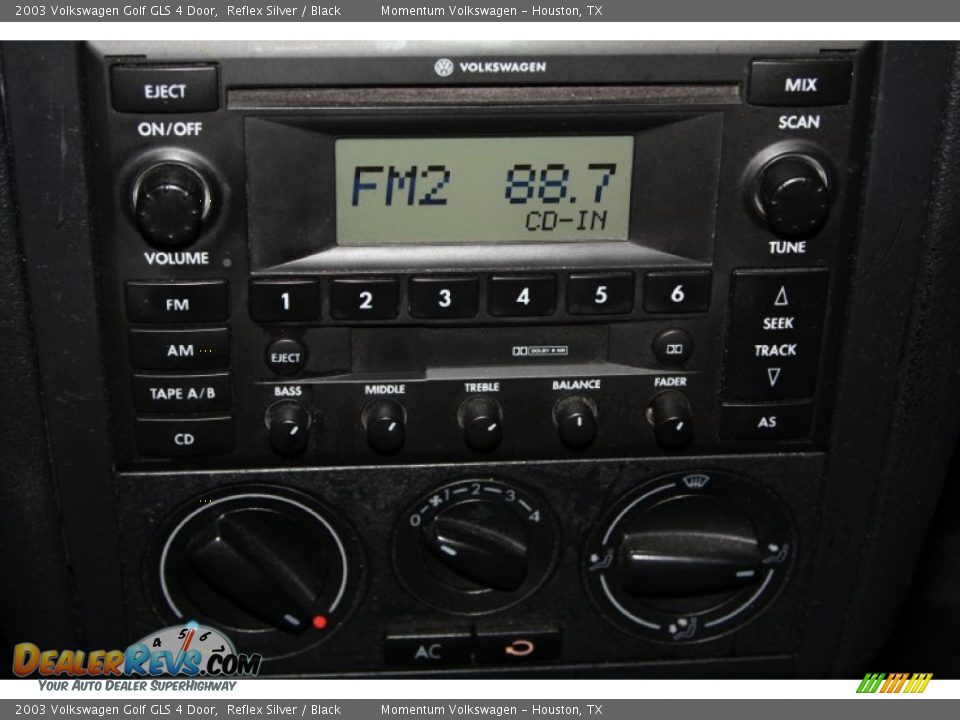 Audio System of 2003 Volkswagen Golf GLS 4 Door Photo #14