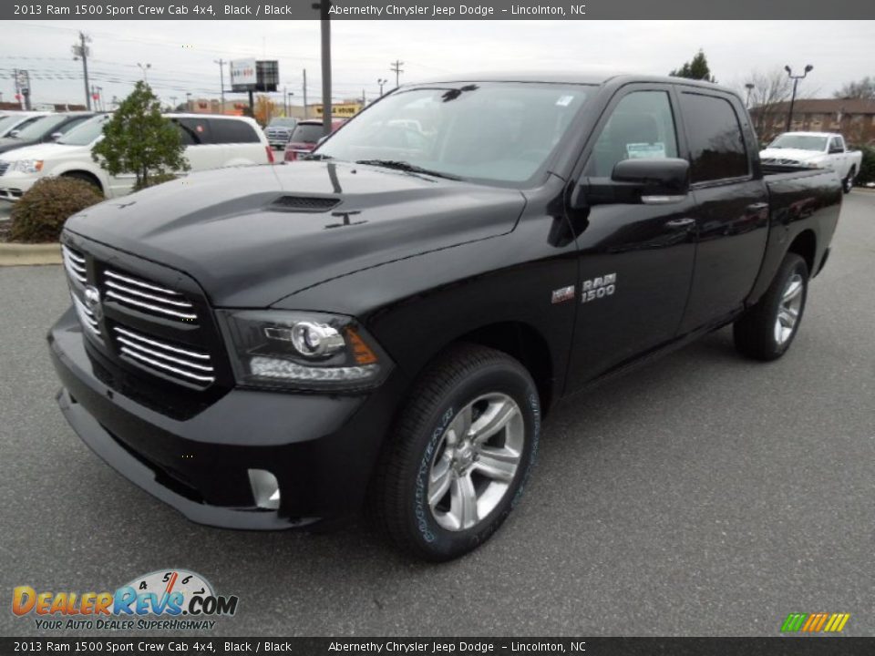 Front 3/4 View of 2013 Ram 1500 Sport Crew Cab 4x4 Photo #1