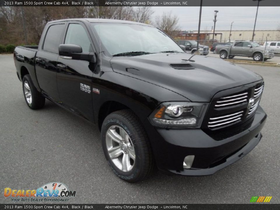 Front 3/4 View of 2013 Ram 1500 Sport Crew Cab 4x4 Photo #2