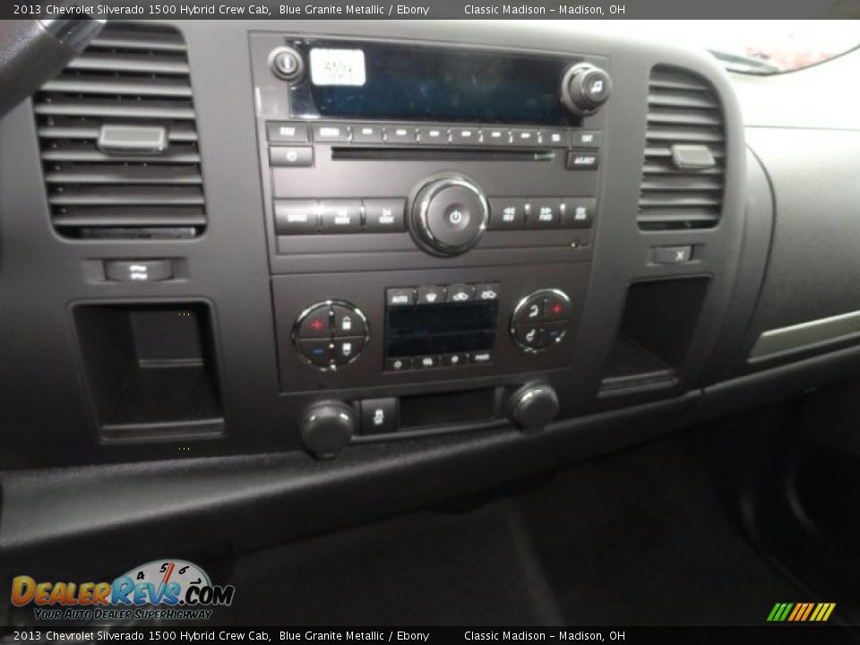 Controls of 2013 Chevrolet Silverado 1500 Hybrid Crew Cab Photo #5