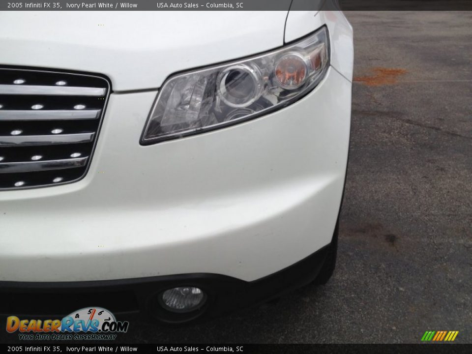 2005 Infiniti FX 35 Ivory Pearl White / Willow Photo #2