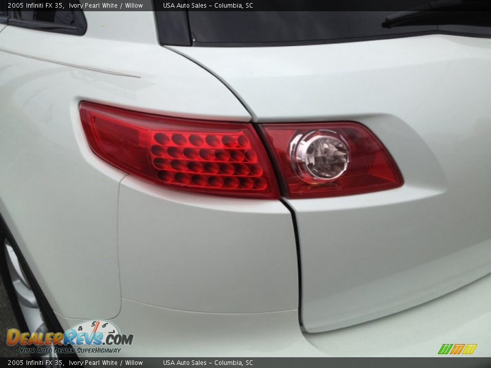 2005 Infiniti FX 35 Ivory Pearl White / Willow Photo #6