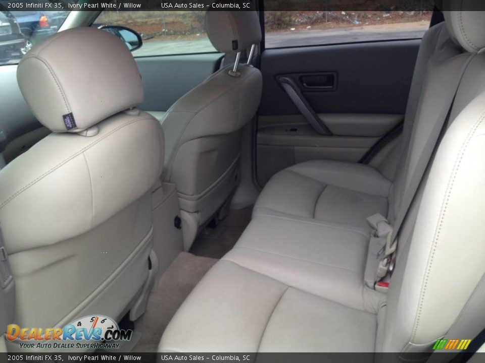 Rear Seat of 2005 Infiniti FX 35 Photo #9