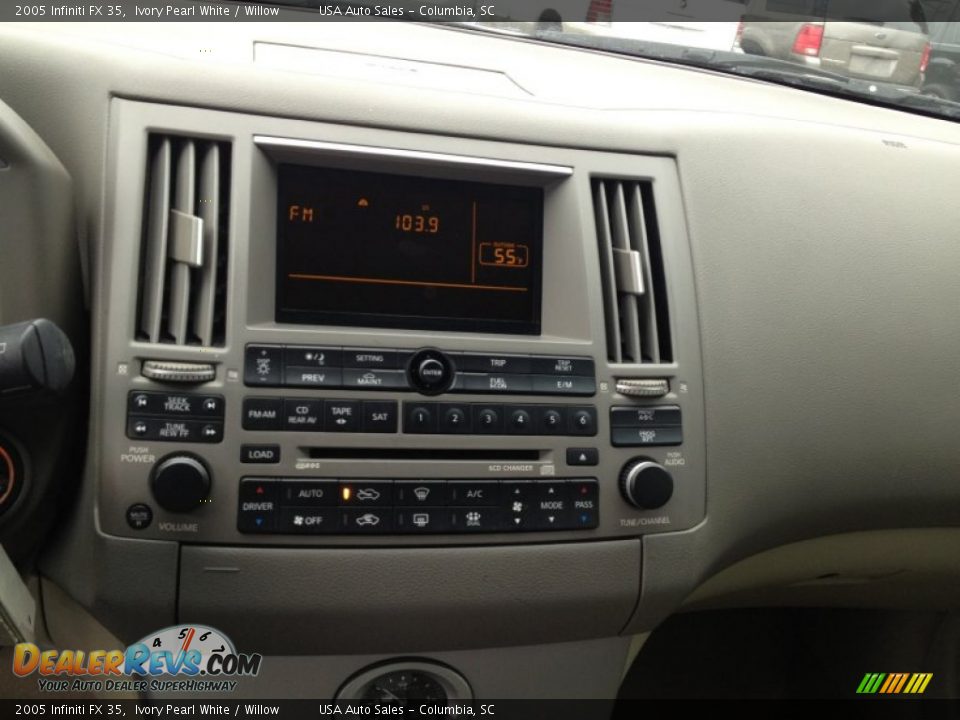 Controls of 2005 Infiniti FX 35 Photo #16